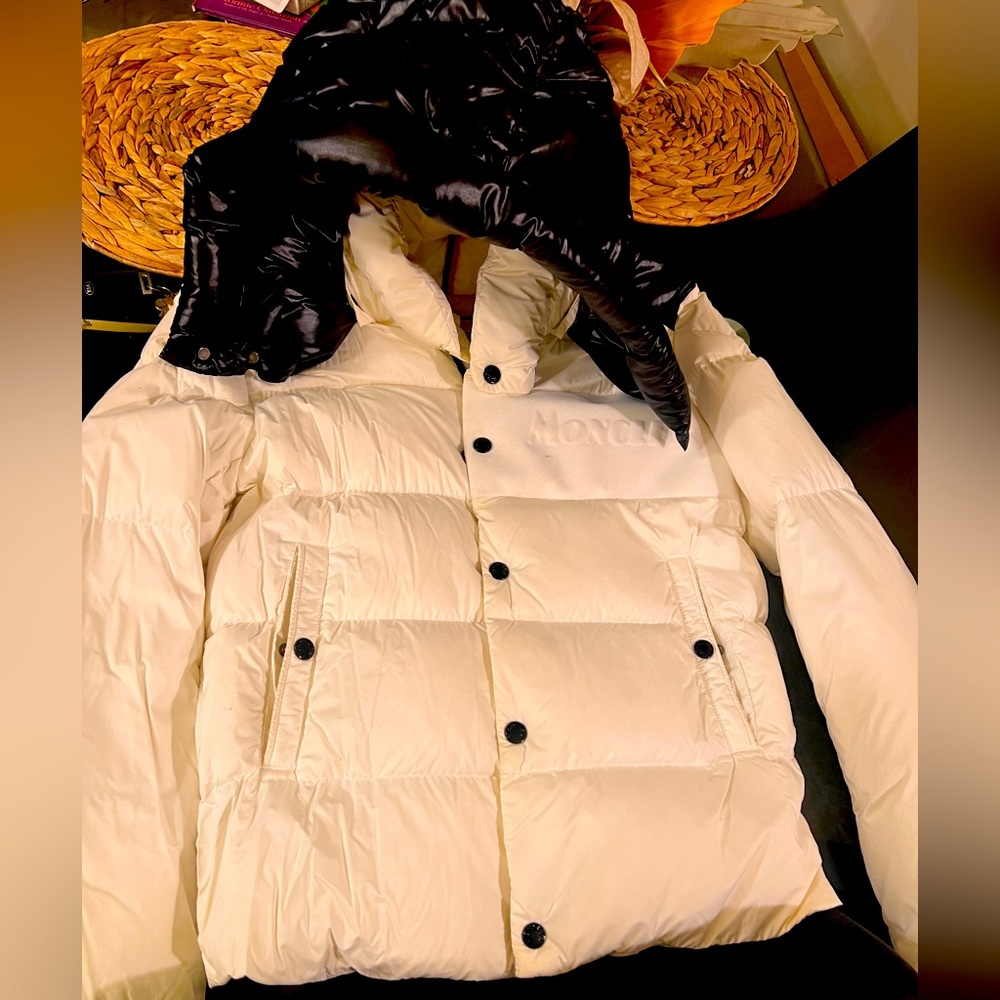 White & Black Unisex kids Moncler coat. Fairly new and very good condition.